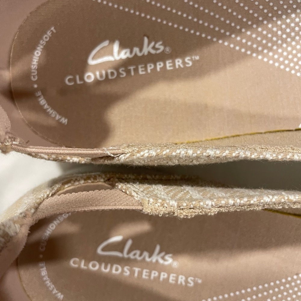 Clarks Cloudsteppers Beige Flats - image 3